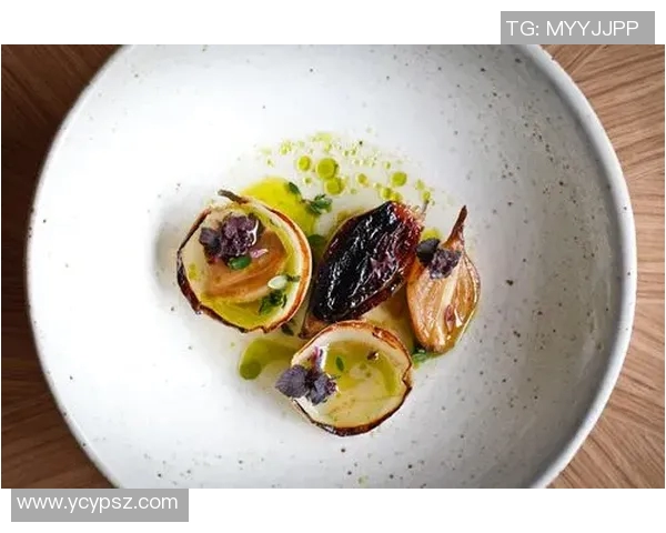 足球明星用餐时刻全景展示让你领略他们的生活风采与美食魅力